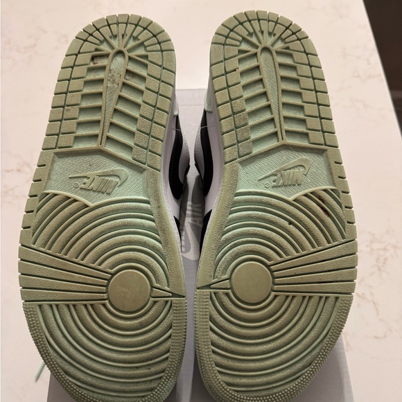 Nike Air Jordan 1 Low SE ‘Tie Dye’ Size 10.5 - Picture 6 of 7